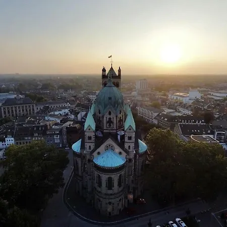 Direkt An Der Landesgartenschau 2026 - Gemuetliche Stadtwohnung Am Neusser Markt Apartment *